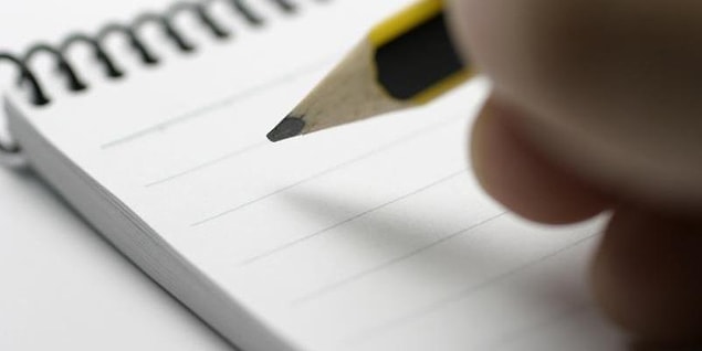 1. Öncelikle sen belgeseli atıştırmalıklarla mı izlersin yoksa kayıt kalemle not alarak mı?