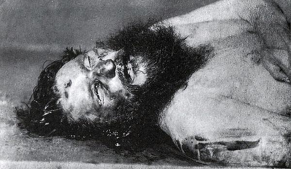 Rasputin'in cesedi, ölümünden iki gün sonra sudan çıkarıldı.