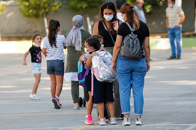 "Velilerin okula girebilmek için ısrar etmemesi gerekiyor"