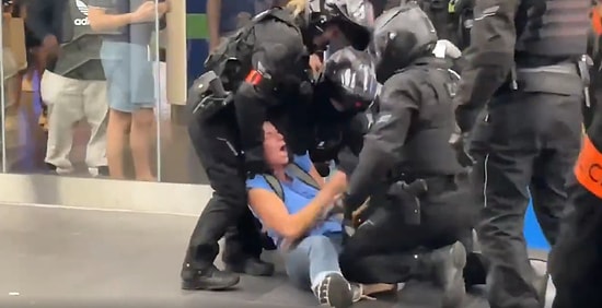 Aşı Pasaportu Olmadan AVM'ye Girmeye Çalışan Kadınlar Gözaltına Alındı