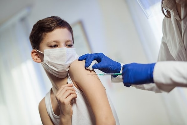 12 yaş ve üstüne Kovid-19 aşı randevuları Sağlık Bakanlığı'nın sistemine tanımlandı.