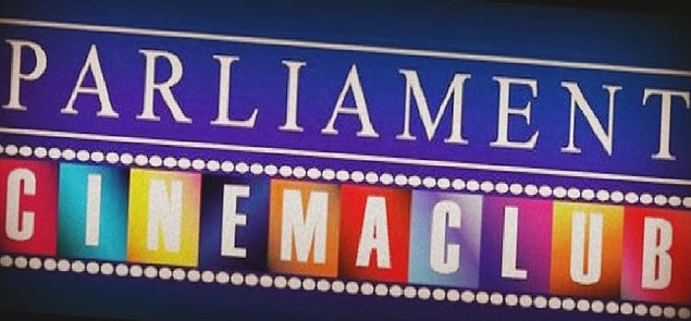 4. 90'larda sinema filmlerinin her pazar gecesi televizyonda ilk kez gösterildiği Parliament Sinema Kulübü ekranlarda yer alıyordu.