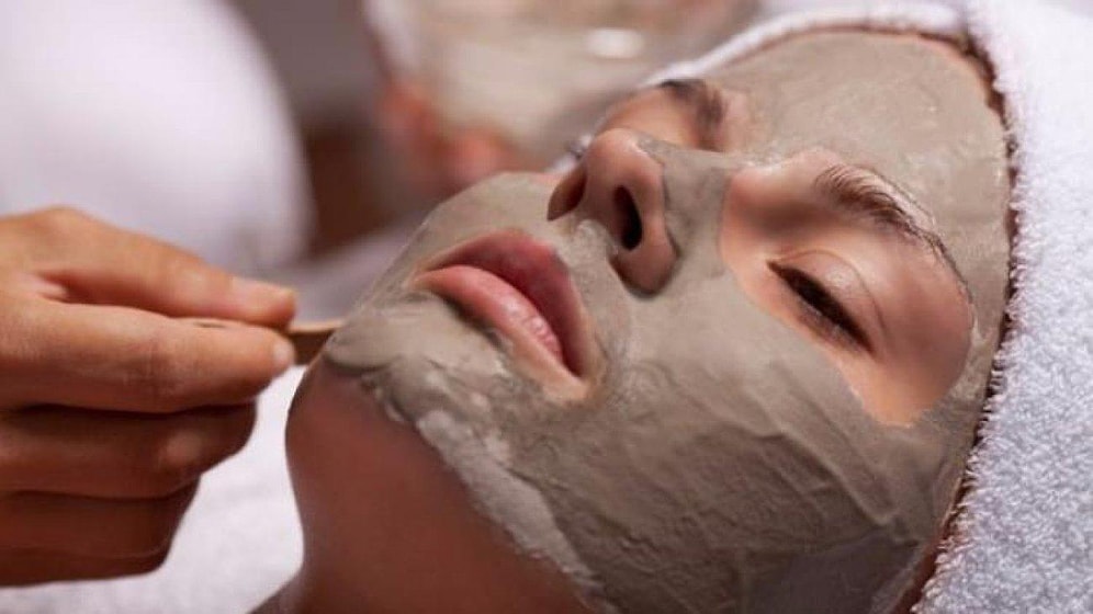 Kil Maskesi Nasıl Yapılır? Kil Maskesinin Faydaları Nelerdir?