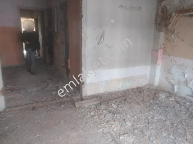 Şimdi gelin bi’ de evin içine bakalım…