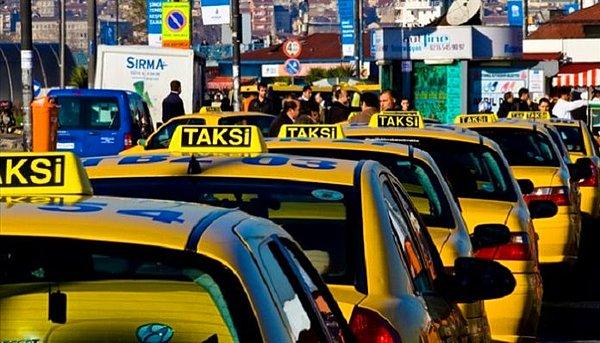 Özellikle son zamanlarda Türkiye'nin en kalabalık şehrinde vatandaşlar taksi bulmakta zorlanıyor çünkü pek sevgili şoförlerimiz bizleri beğenmeyip turist avına çıkmış durumda.