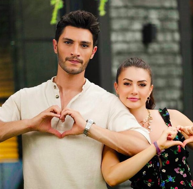 Biz kendisini de diziyi de epeyce beğeniyoruz. ❤️