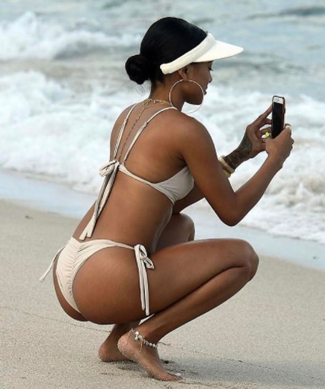 13. Amerikalı oyuncu Karrueche Tran de kalçasında çatlaklar olduğunu ama vücudunu çok sevdiğini söyledi.