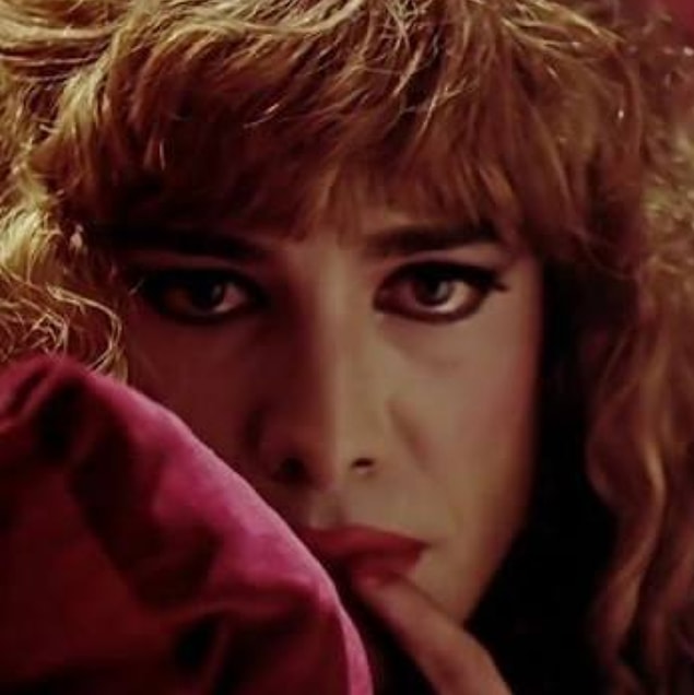 Daha önce filmlerde bir komedi ve eğlence unsuru olarak yer alan trans birey karakteri, ilk defa bu filmde gerçekliğiyle ele alınmış bir başroldür.