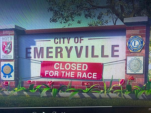 6. Arabalar (2006) filminde yarış için kapatılan Emeryville, Pixar stüdyosunun gerçekten bulunduğu yerdir.