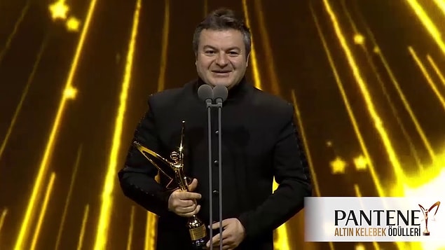 Tabii bu da yetmez… 2017 yılında da 44. Pantene Altın Kelebek Ödül Töreni’nde ‘Güldür Güldür ‘deki Şevket karakteriyle ‘En İyi Komedi & Romantik Komedi Dizisi Erkek Oyuncusu’ ödülüne layık görülmüştü.