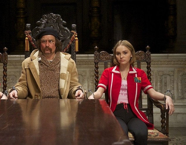 11. En ünlü baba-kız ikililerinden Johnny Depp ve Lily-Rose Depp 'Yoga Hosers' isimli filmde beraber boy gösterdiler.