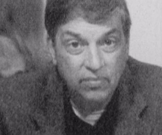 Haftalar süren eğitim ve Amerika'ya bağlılık yeminin ardından FBI ajanı olmayı başaran Robert Hanssen, New York'a atandığı için yüksek ödemeler ve borçlarla boğuşmaya başladı.