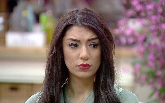 Fenomen yarışma Kısmetse Olur'un ikinci sezonuna damga vuran gelin adaylarından Aycan Varış'ı hatırlıyor musunuz?