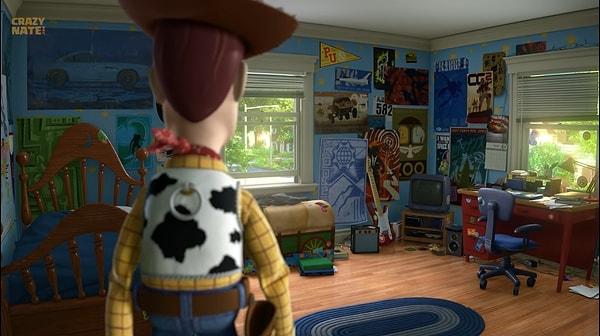 33. Toy Story 3 filminde Andy'nin odası küçük paskalya yumurtaları, Bir Böceğin Yaşamı filminden sivrisinek ve Arabalar filminden karakterler bulunuyor.
