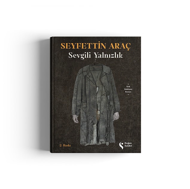 “Benimki yazmaya adanmış bir varoluş!” diyen Araç, yazarlığının yanında aynı zamanda sıkı bir birinci basım kitap ve gravür koleksiyoneri.