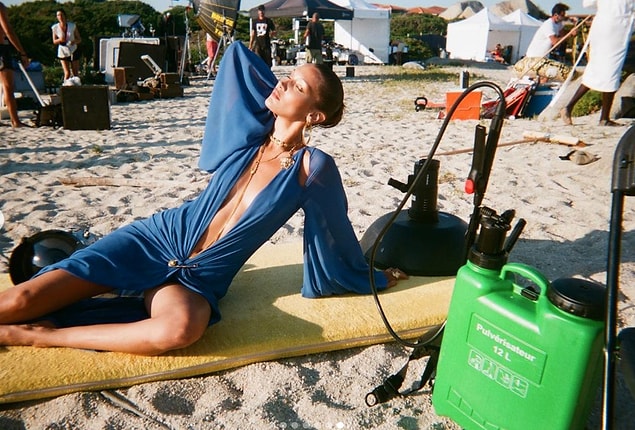 Güzeller güzeli Bella Hadid'in duruşu ve projelerine her defasında düşüyoruz resmen...