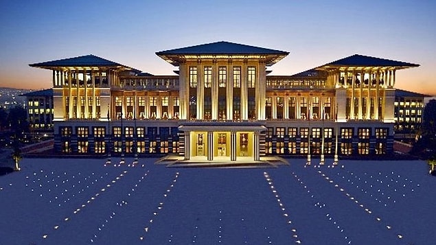 “Türkiye’de 2,1 milyon hane elektrik faturası için destek alırken saray elektriğe günlük 60 bin senelik 21 milyon 600 bin lira ödüyor.”
