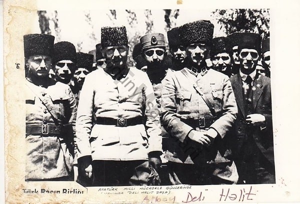Savaşların ardından II. Büyük Millet Meclisi'ne Ardahan Milletvekili olarak girmiş.