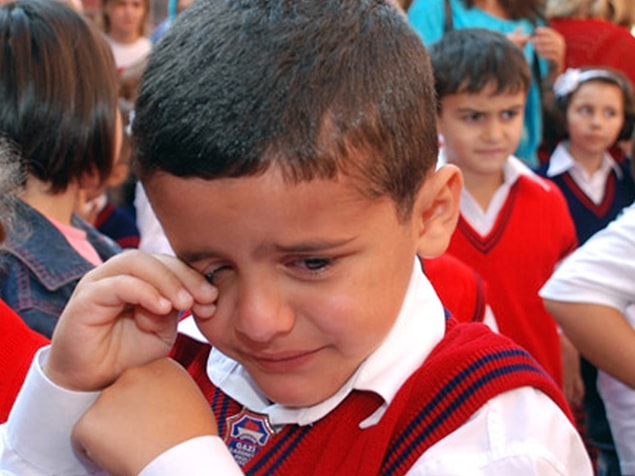 Sebebi ne olursa olsun bir çocuğun gözündeki yaşın karşısında hiçbir şeyin önemi yok. Bizleri yetiştiren, yol gösteren ve ışık olan öğretmenlerimize minnettarız. Değerli hocalarımızın hiçbir çocuğu üzmemesi temennisiyle...