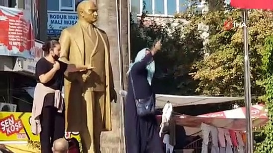 Eşinden Şiddet Gören Kadın, Şehir Meydanında Elinde Bıçak ile İsyan Etti: 'Tak Etti Canıma'