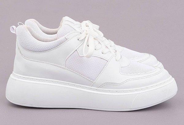 Ayakkabı koleksiyonunuzda mutlaka bir tane beyaz spor ayakkabı bulunmalı!