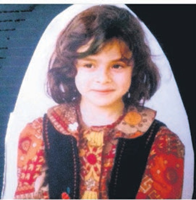 Her şeye en başından başlayalım. Özge Hanım 1986 İstanbul doğumlu. Kendisi liseye kadar İstanbul’da okuyor.