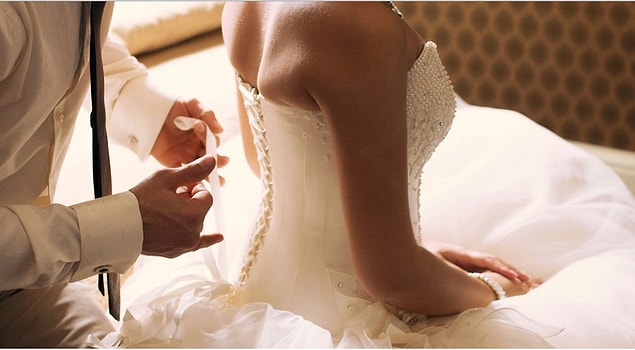Gerdek gecesinde gelin ve damat yalnız değil!