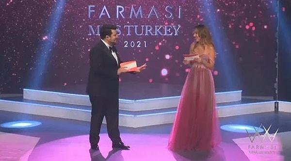 3. Berfu Yenenler ve Eser Yenenler’in sunuculuk yaptığı gecede eski Miss Turkey güzellerinden olan Berfu Yener'in gafı çok konuşuldu!