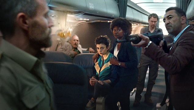 Netflix’in ilk Belçika yapımı Netflix dizisi olma özelliği taşıyan ‘Into the Night’ı belki izlemişsinizdir.