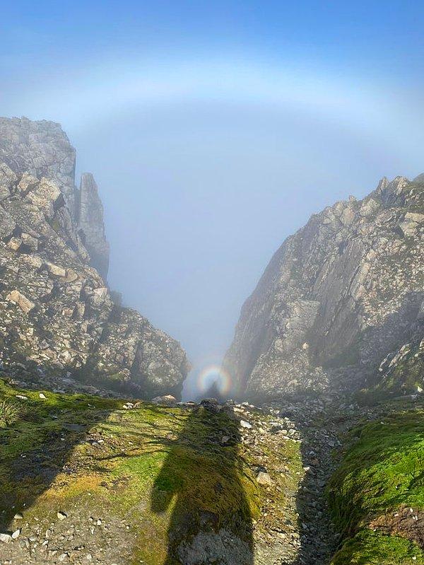 13. "İskoçya'daki Ben Nevis dağını tırmanınca çektiğim bu fotoğrafta gölgemin üzerinde bir hale çıktığını fark ettim."
