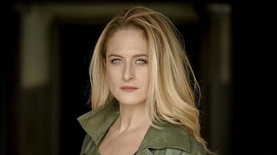 Yeni Projesiyle Dikkat Çekti! Canan Ergüder Eşiyle Kamera Karşısına Geçti!