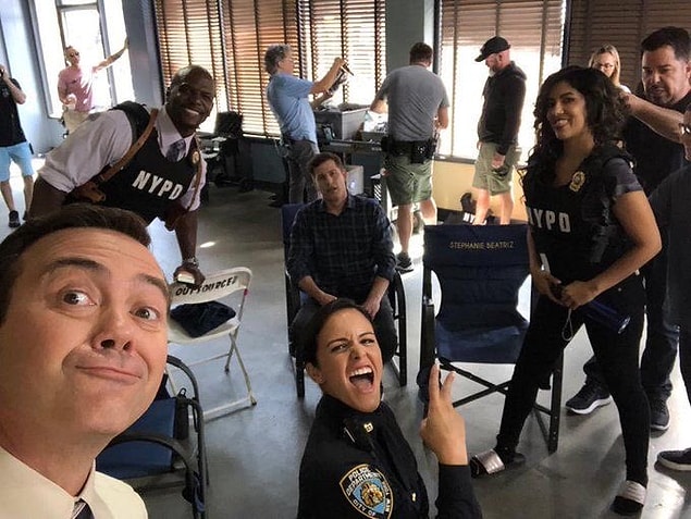 1. Brooklyn Nine-Nine, önümüzdeki hafta yayınlanacak bölümle beraber ekranlara veda edecek. :(