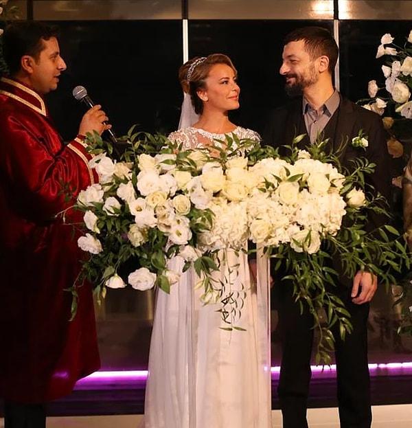 4. Ünlü oyuncu Vildan Atasever ve şarkıcı Mehmet Erdem dünyaevine girdi!