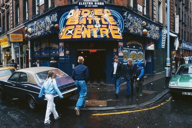 2. LondraLondra'nın ünlü Soho semtinde bir video arcade salonu. -1979