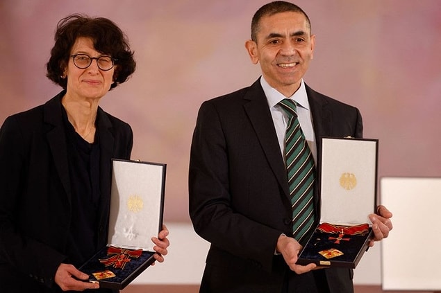 Pfizer’in virüs Ocak 2020’de tüm dünyada hızla yayılmaya başlamışken ikiliye, ‘’Bu iş yürümeyecek’’ dedikleri belirtildi.