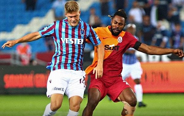 Galatasaray ilk yarıda Emre Kılınç'ın golleri ile 2-0 öne geçti ancak,