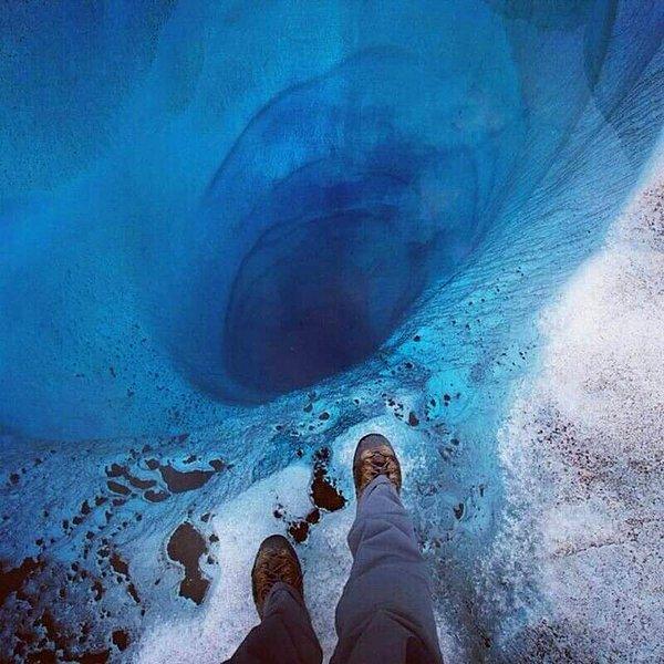 12. 1,127 metre uzunluğunda ve dünyanın en derin buzul geçidi olan The Great Gorge Of Ruth Glacier'e bir bakış.