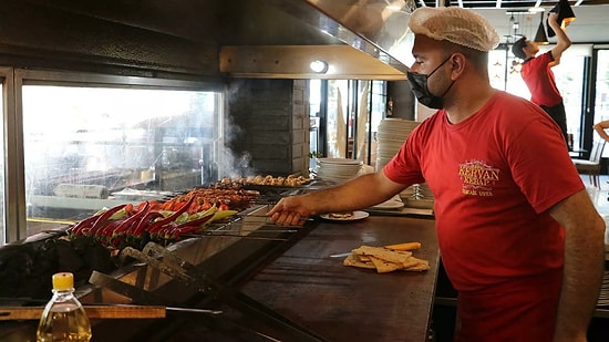 Adana'da Kebapçılar ve Dönerciler İsyanda: 'Günlük 150-200 Liraya Çalışacak Eleman Bulamıyoruz'