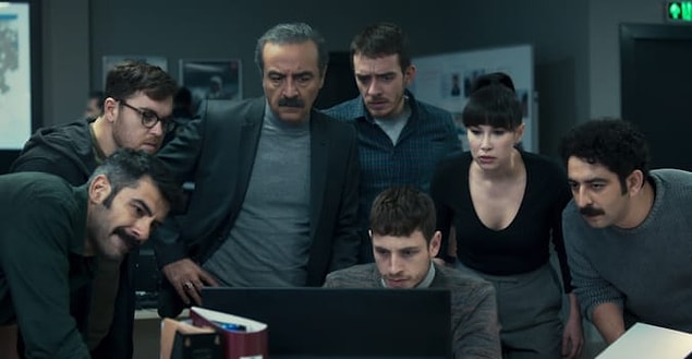 Ahmet Mümtaz Taylan ve Yılmaz Erdoğan yanı sıra filmde, Cem Yiğit Üzümoğlu ve Rüzgar Aksoy gibi isimler de yer alıyor.