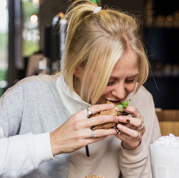 3. "Будущее, в котором я смогу жить комфортно. Даже не богатая жизнь, а та жизнь, где не нужно выбирать между оплатой всей арендной платы, электричеством или едой"