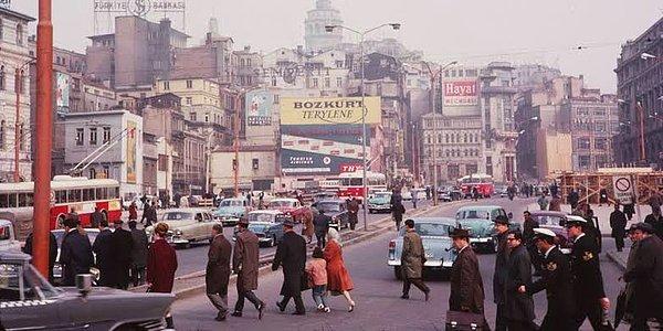 1. İşe giden insanlar, İstanbul, 1960.
