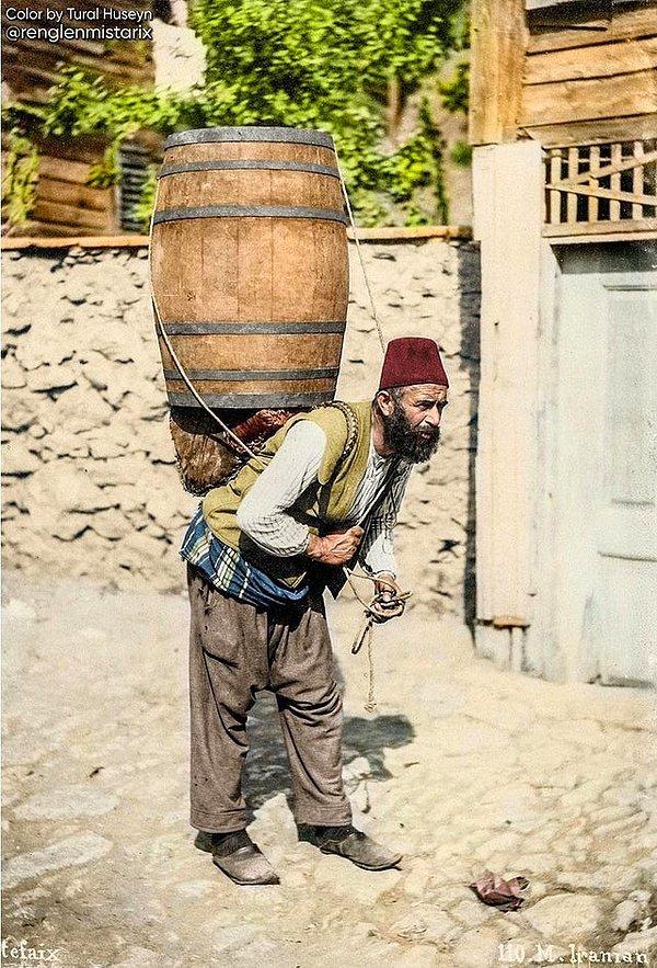 4. Şarap satıcısı, İstanbul, 1900.