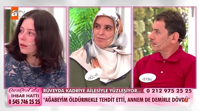Yaşadığı bazı olayları da canlı yayında anlattı. Küçükken babasının kendisinden kova istediğini, kova ağır olduğu için götüremediğini ve babasının da saçlarından tutup koltuğa vurduğunu söyledi.