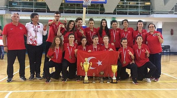 2017'de 20 Yaş Altı İşitme Engelliler Kadın Basketbol Milli Takımı ile Avrupa şampiyonluğu yaşadı.
