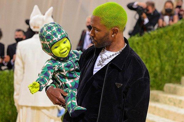 20. Frank Ocean, Shrek'in bebeğini çalıp galaya gelmiş."