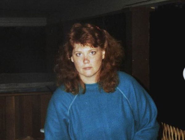 15 Nisan 1964'te doğan Shelly Knotek'in çocukluk ve gençlik yılları travmalarla doluydu.