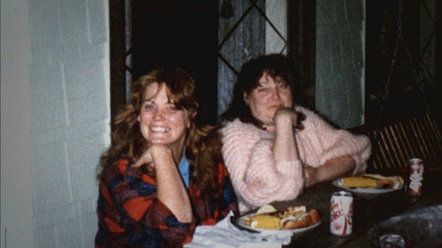 Dışarıdan Mükemmel Bir İnsan Olarak Görünürken Evine Gelen Her Misafire