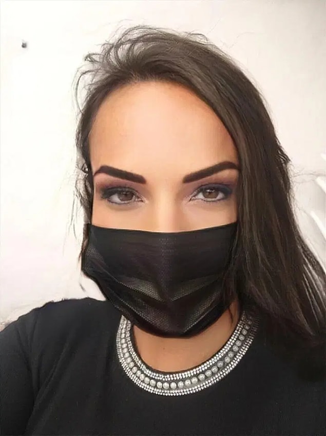 Müşterilerinin genellikle kendisinden öksürmesini ve hapşırmasını, bazen de maskeli şovlar yapmasını istediklerini anlatıyor.