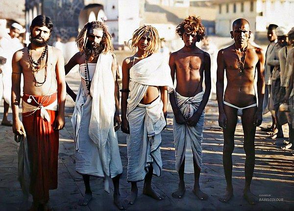 6. Her ne kadar ilk bakışta size bir Hint filminden sahne gibi gelse de aslında bu fotoğraf tamı tamına 108 yıl önce Stéphane Passet tarafından çekilmiş. 1923 yılında çekilen bu fotoğraf günümüz teknolojisiyle renklendirilmiş.