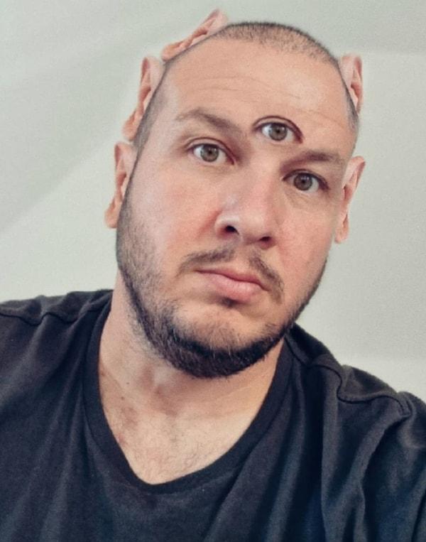 Şahan Gökbakar ise fotoğrafına photoshop yaparak üç göz ve beş kulaklı halini paylaştı.